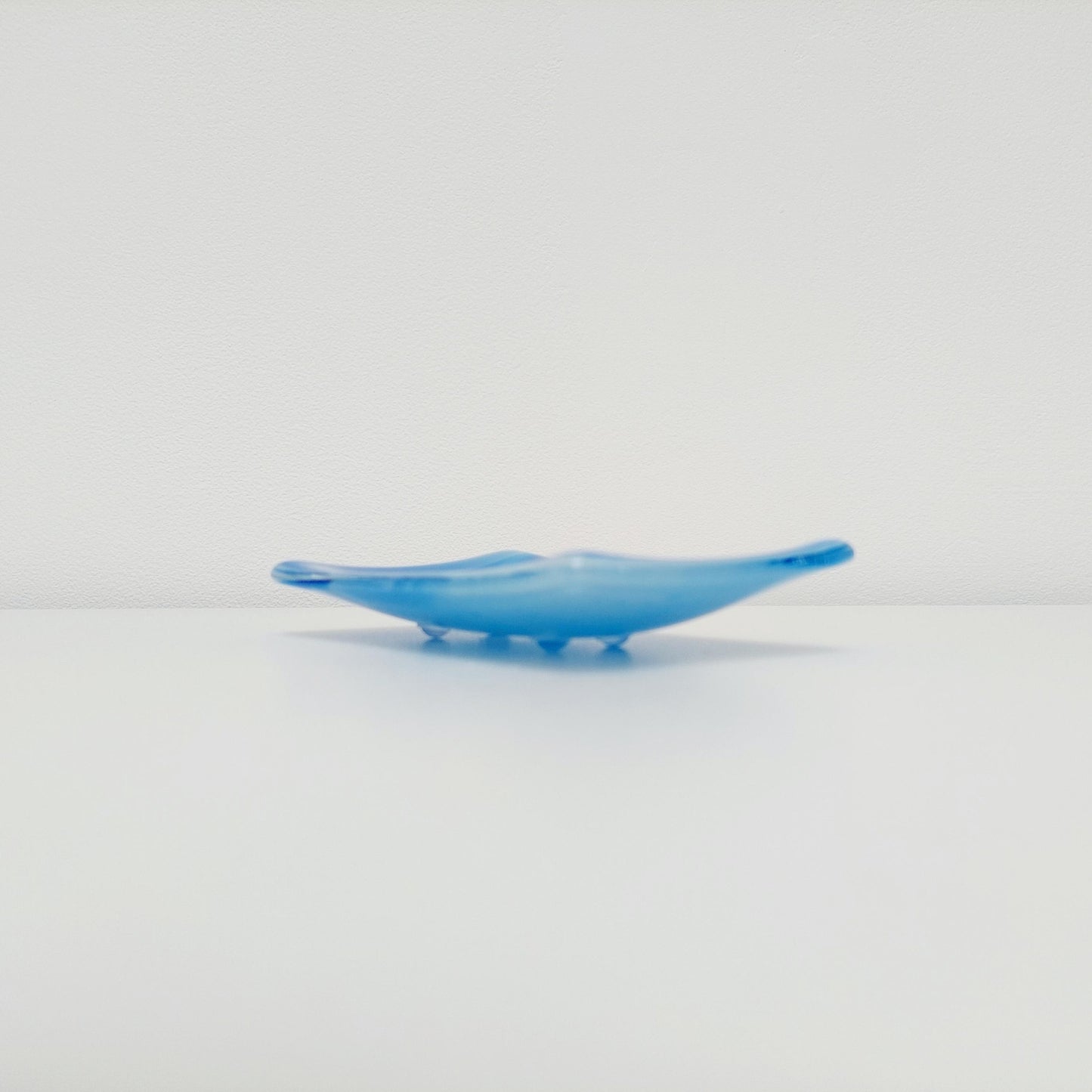 Classic Blue Glass Soap Dish, Handmade Fused Glass Art Trinket Dish, Bedside Table Earring Tray, Blue Bathroom Décor, Practical Artisan Gift
