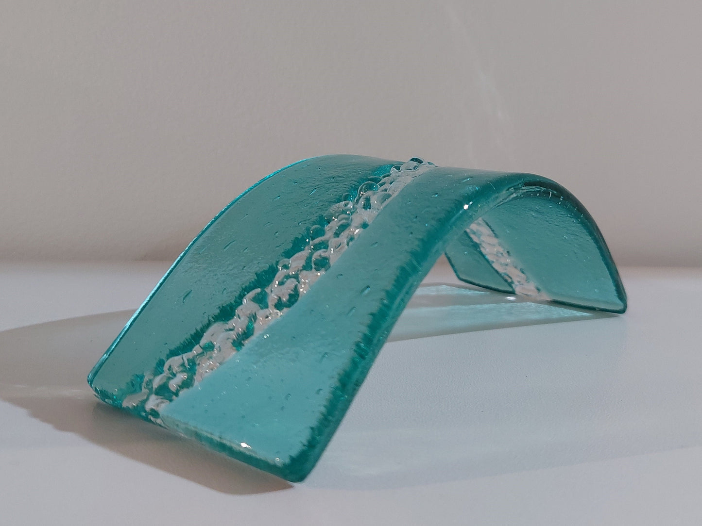 Minimalist Aqua Glass Art Curve, Handmade Abstract Fused Glass Ornament, Contemporary Aqua Living Room Décor, Freestanding Glass Suncatcher