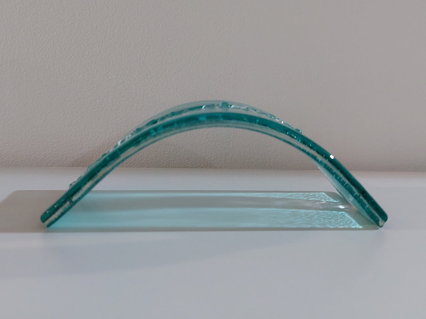 Minimalist Aqua Glass Art Curve, Handmade Abstract Fused Glass Ornament, Contemporary Aqua Living Room Décor, Freestanding Glass Suncatcher