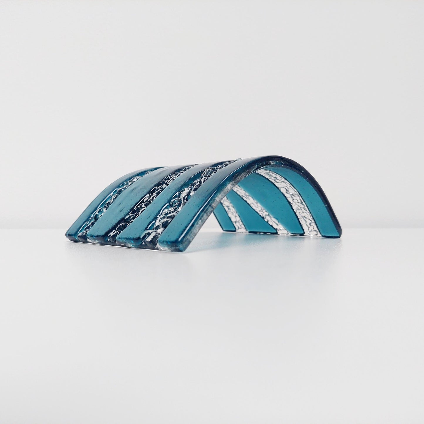 Abstract Sea Blue Glass Curve, Handmade Fused Glass Mantlepiece Ornament, Sea Blue Living Room Décor, Freestanding Windowsill Suncatcher