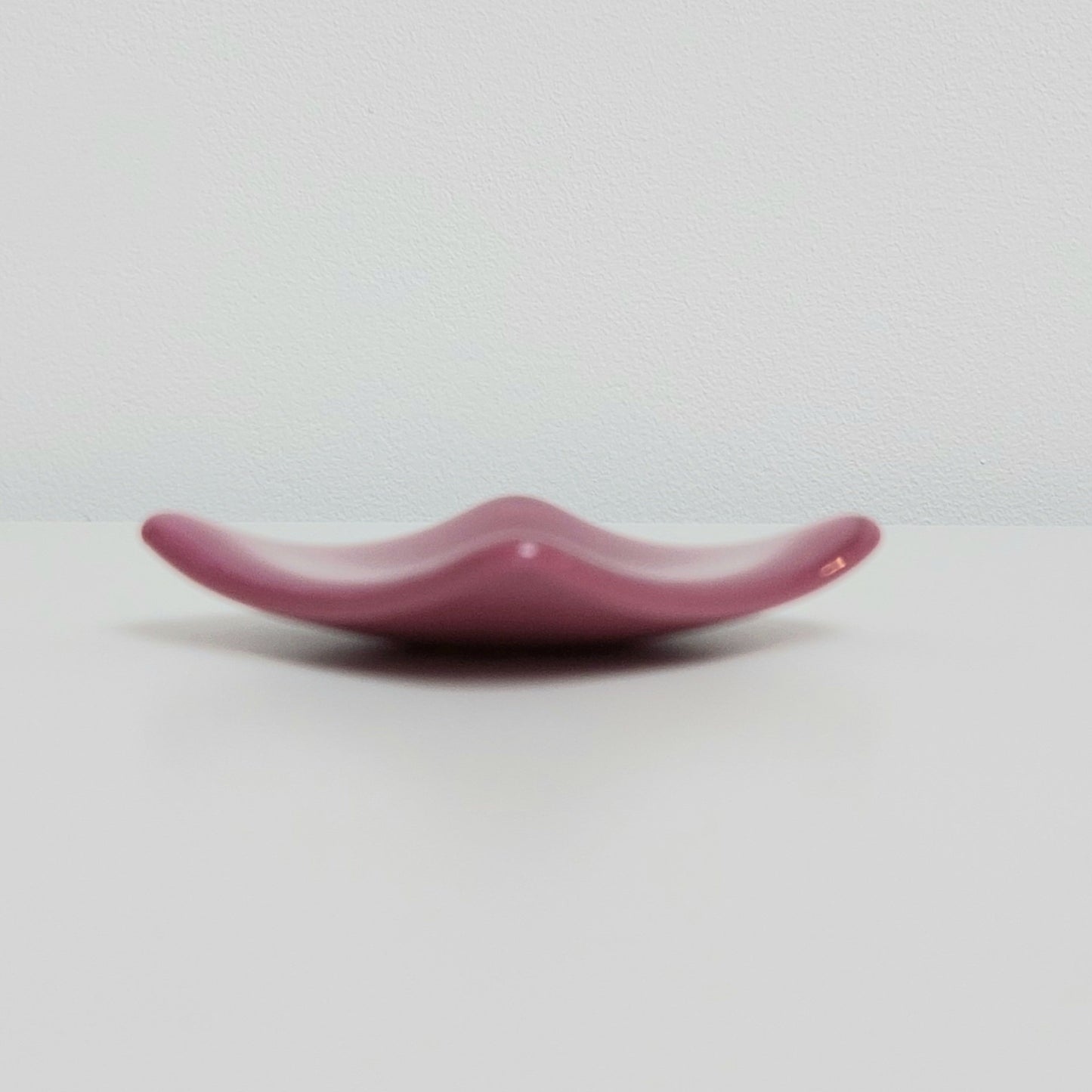 Pink Glass Heart Ring Dish, Small Handmade Fused Glass Trinket Dish with a Copper Heart, Artisansal Bedside Table Dish, Pink Bedroom Décor