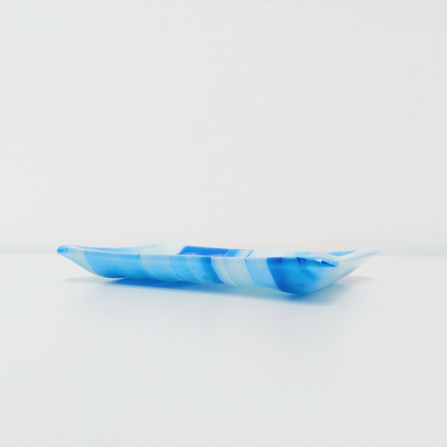 Blue and White Soap Dish, Handmade Classic Fused Glass Art Soap Tray with Ridges