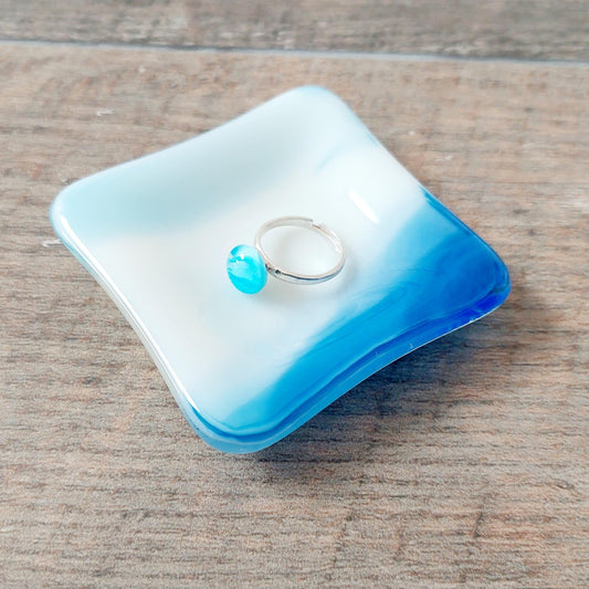 Blue and White Glass Dish, Small Handmade Fused Glass Art Trinket Dish, Classic Bedside Table Earring Bowl, Blue and White Bedroom Décor