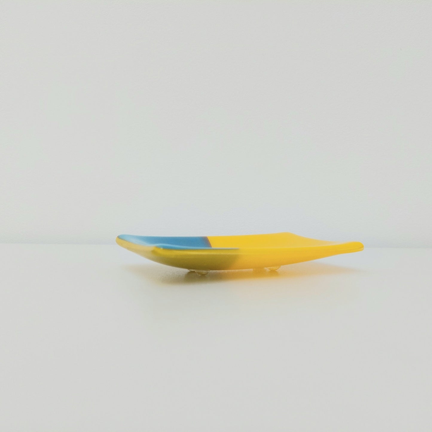 Daffodil Yellow and Cyan Blue Glass Art Soap Dish, Yellow Bathroom Décor, Blue Bathroom Décor, Unusual Artisanal Fused Glass Trinket Dish
