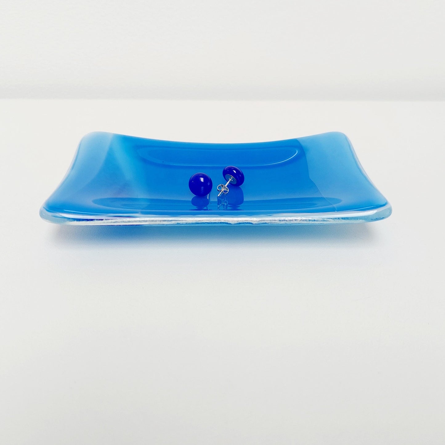 Classic Blue Glass Soap Dish, Handmade Fused Glass Art Trinket Dish, Bedside Table Earring Tray, Blue Bathroom Décor, Practical Artisan Gift