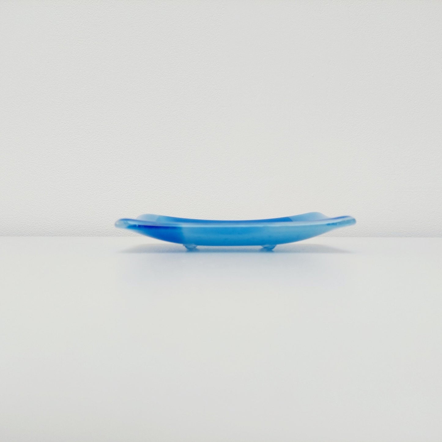 Classic Blue Glass Soap Dish, Handmade Fused Glass Art Trinket Dish, Bedside Table Earring Tray, Blue Bathroom Décor, Practical Artisan Gift