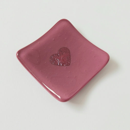 Pink Glass Heart Ring Dish, Small Handmade Fused Glass Trinket Dish with a Copper Heart, Artisansal Bedside Table Dish, Pink Bedroom Décor